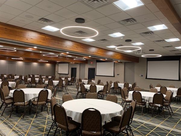 Holiday Inn & Suites St. Cloud