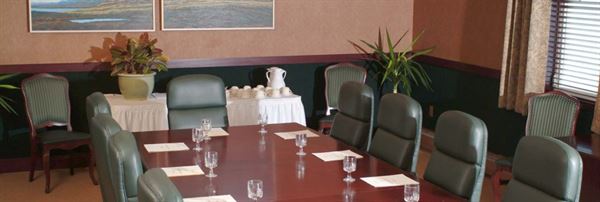 Pike's Waterfront Lodge