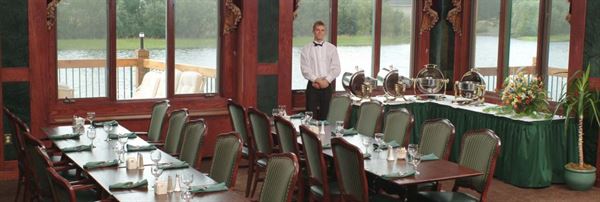 Pike's Waterfront Lodge