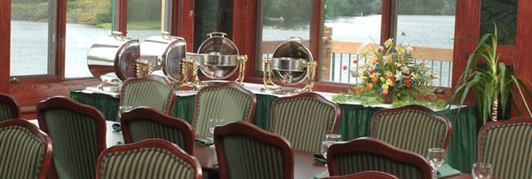 Pike's Waterfront Lodge