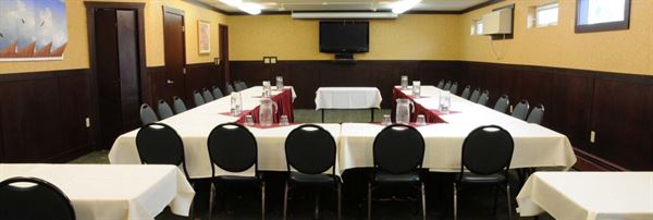 Pike's Waterfront Lodge