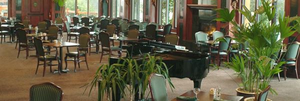 Pike's Waterfront Lodge