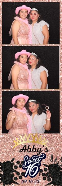 Capture This Photo Booth Rental