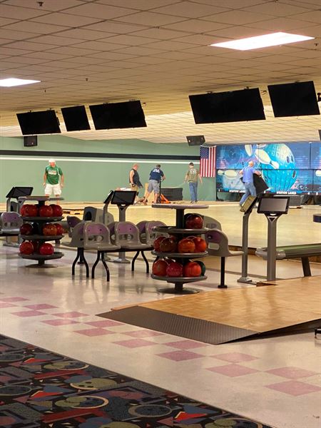 Mountain Bay Banquet Center at Dale's Weston Lanes