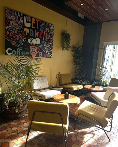 Vibe Cafe and Wine Bar