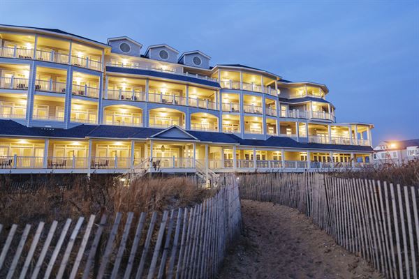 Madison Beach Hotel, Curio Collection by Hilton
