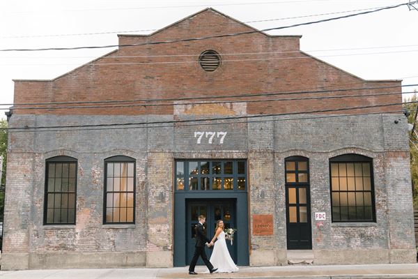 The Ellis in Italian Village