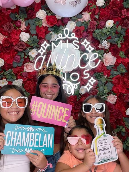 Flash Memories Photo Booth Co.