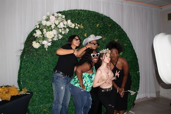 Flash Memories Photo Booth Co.