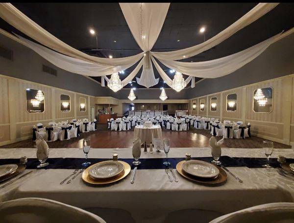 Maniaci's Banquet Center