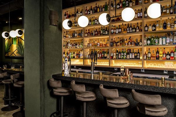 Orilla Bar & Restuarant