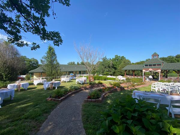 Whispering Pines Inn And Restaurant