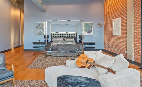 St Louis CITY Penthouse