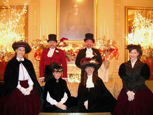 The Dickens' Victorian Carollers