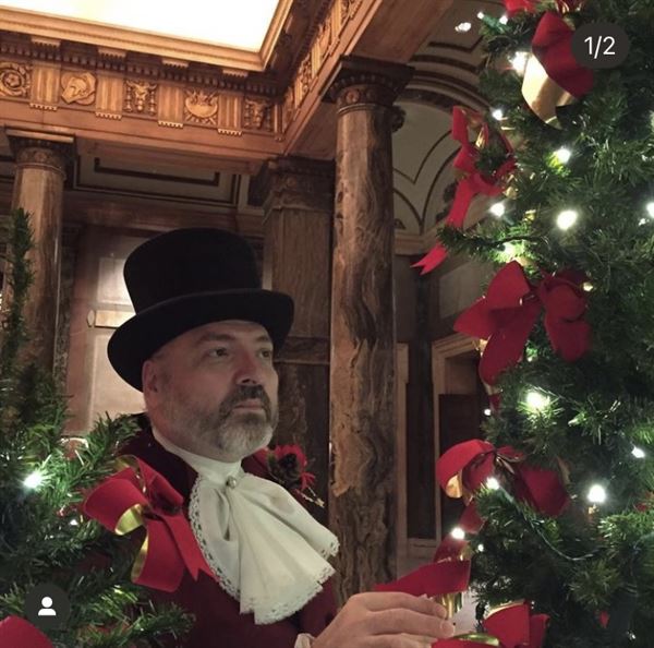 The Dickens' Victorian Carollers