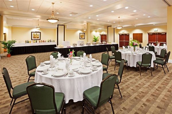 Holiday Inn Hotel & Suites Beaufort at Highway 21