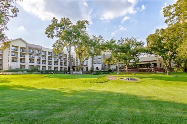 Courtyard New Braunfels River Village