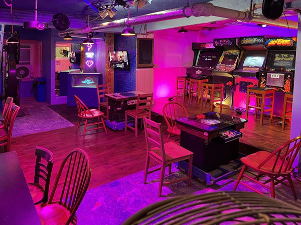 Sunflower Arcade Lounge