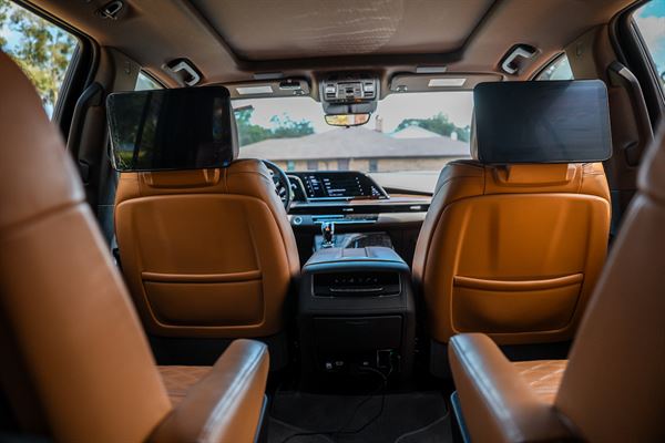 Exquisite Black Tie Limousine Services