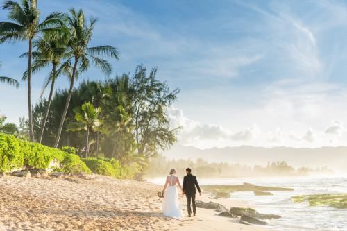 Simple Oahu Wedding