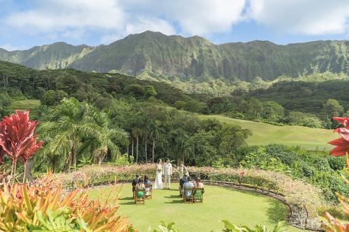 Simple Oahu Wedding