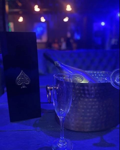 Rich & Pour Opulence Lounge