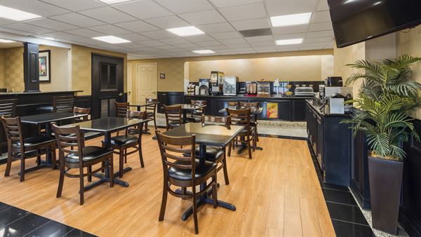 Best Western Plus Northwest Inn & Suites