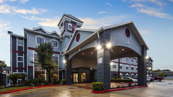 Best Western Plus Northwest Inn & Suites