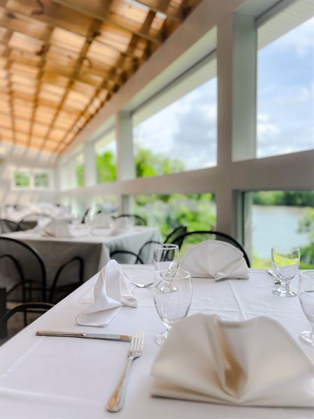 Brock's Riverside Grill