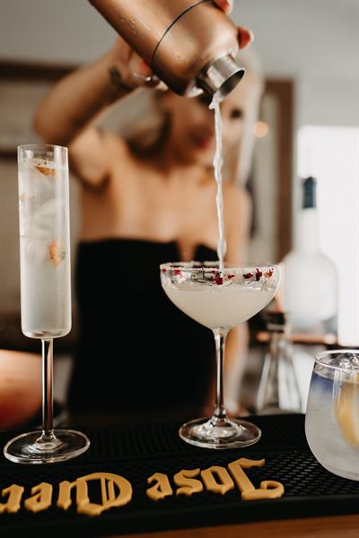 Liquid couture mobile bartending and mixology