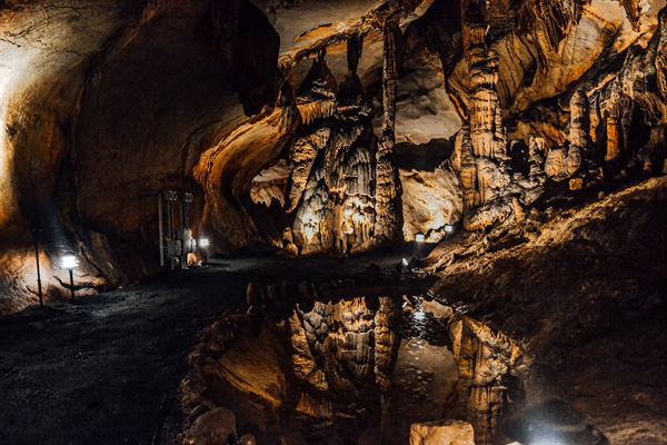 Melrose Caverns Lodge
