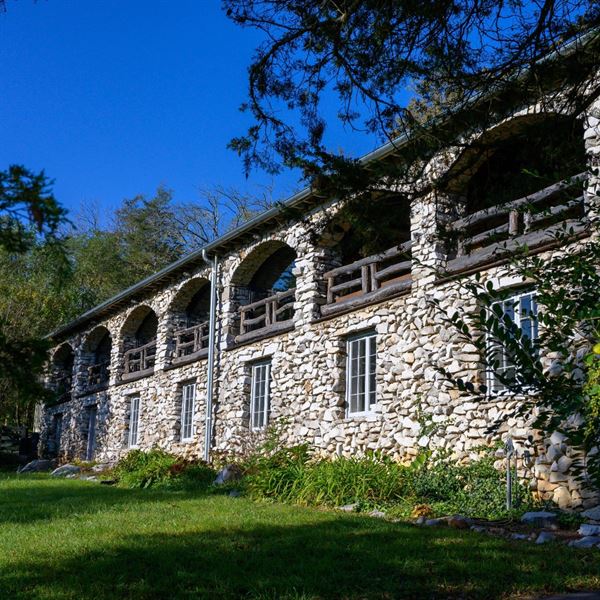 Melrose Caverns Lodge