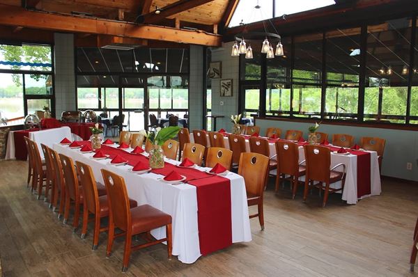 Captain's Quarters Riverside Grille