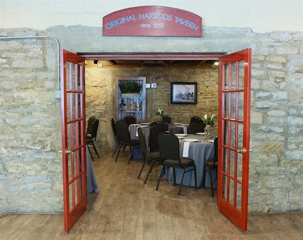 Captains Quarters Riverside Grille