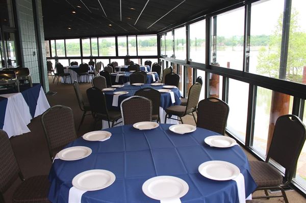 Captains Quarters Riverside Grille