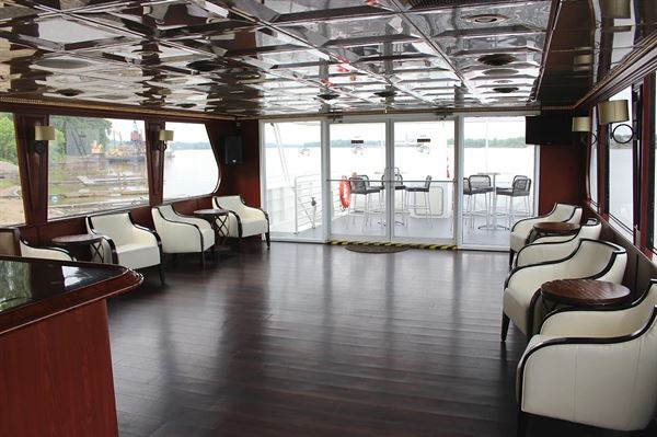 Captains Quarters Riverside Grille