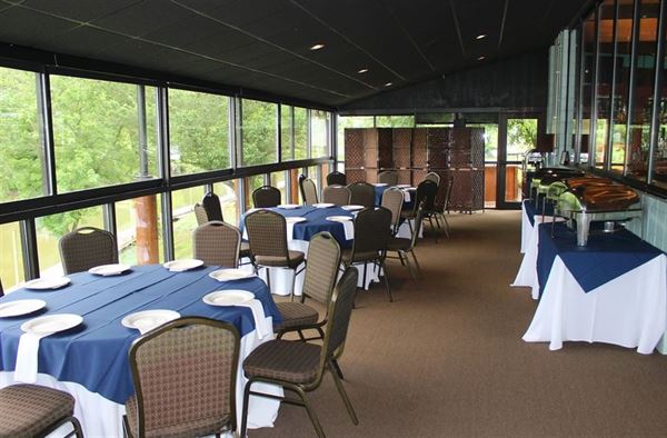 Captains Quarters Riverside Grille