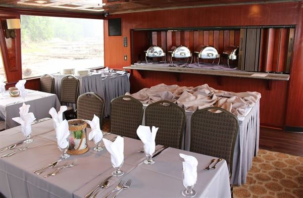 Captains Quarters Riverside Grille