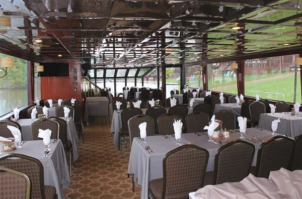 Captains Quarters Riverside Grille