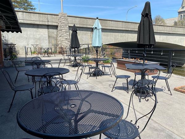 Farmer’s Creekside Tavern & Inn