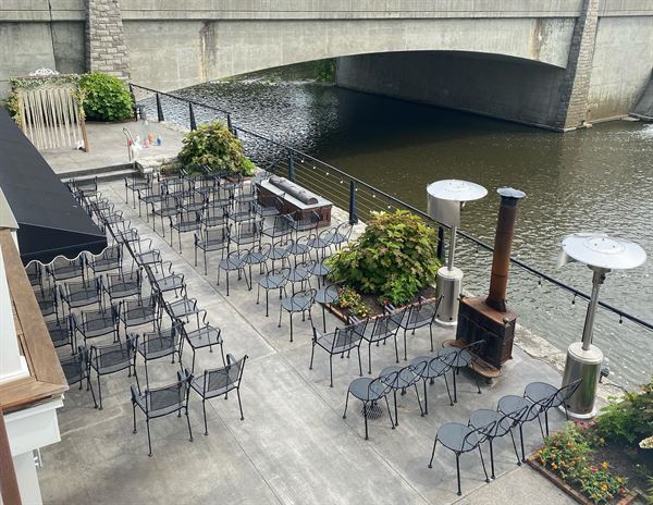 Farmer’s Creekside Tavern & Inn