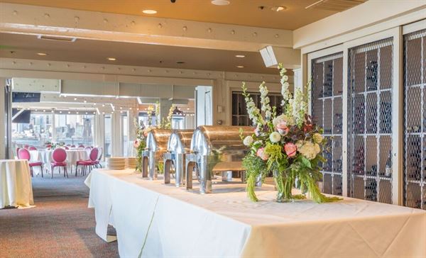 Salty's On Alki Beach