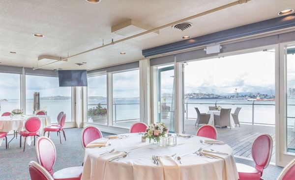 Salty's On Alki Beach