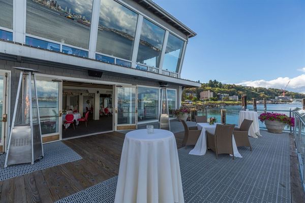 Salty's On Alki Beach