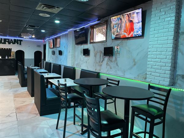 Food Geez Restaurant & Lounge