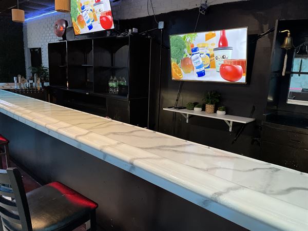 Food Geez Restaurant & Lounge