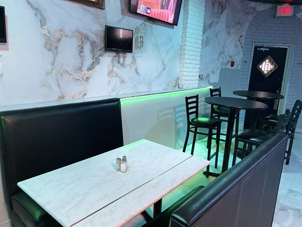 Food Geez Restaurant & Lounge