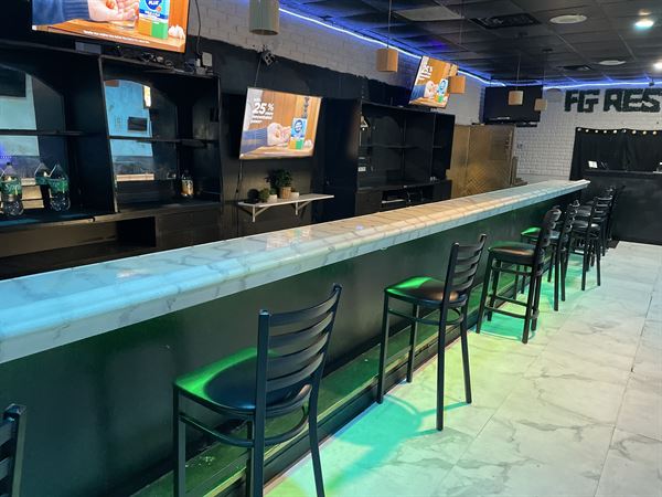 Food Geez Restaurant & Lounge