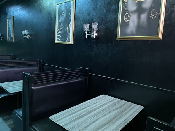 Food Geez Restaurant & Lounge