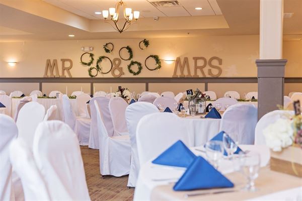 Aston Oaks Banquet Center